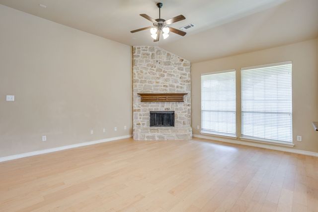 2912 Crystal Way, Grand Prairie, TX 75052