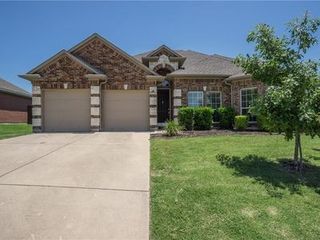 2912 Crystal Way, Grand Prairie, TX 75052