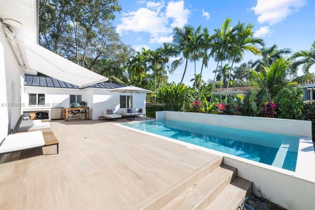 11370 NE 8th Ave, Biscayne Park, FL 33161