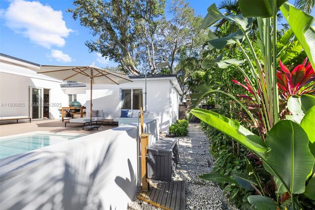 11370 NE 8th Ave, Biscayne Park, FL 33161