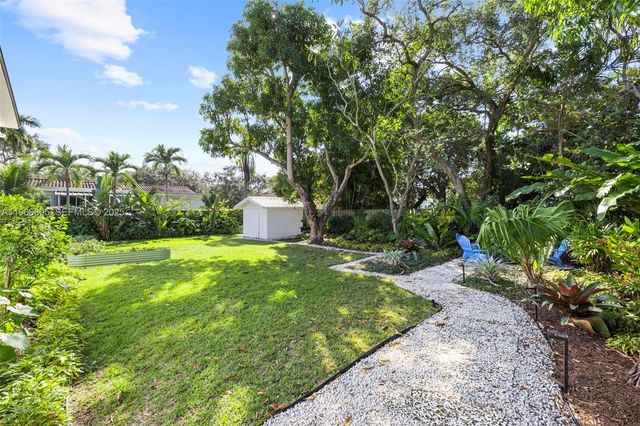 11370 NE 8th Ave, Biscayne Park, FL 33161