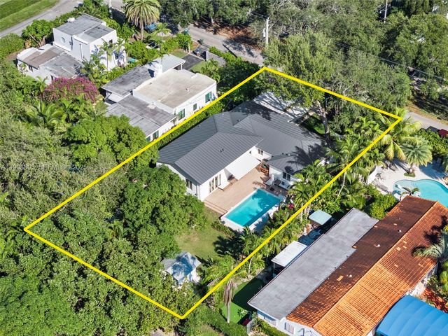 11370 NE 8th Ave, Biscayne Park, FL 33161