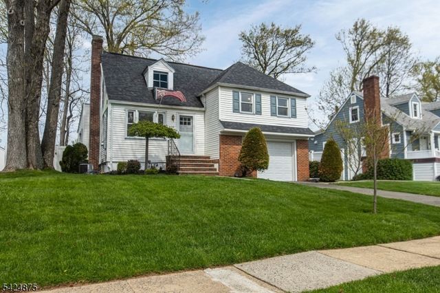 636 Roosevelt St, Westfield Town, NJ 07090