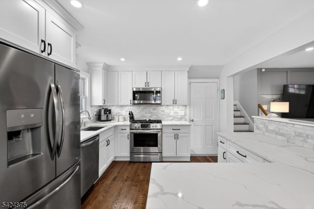 636 Roosevelt St, Westfield Town, NJ 07090