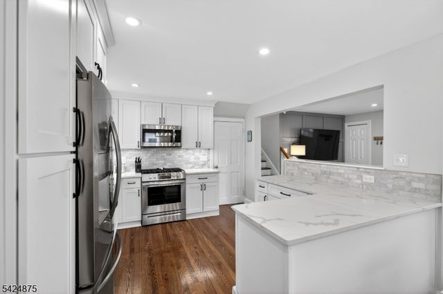 636 Roosevelt St, Westfield Town, NJ 07090