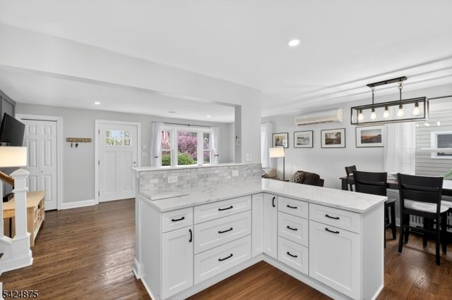 636 Roosevelt St, Westfield Town, NJ 07090
