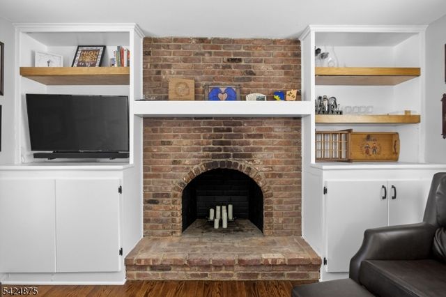 636 Roosevelt St, Westfield Town, NJ 07090