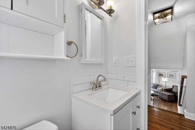 636 Roosevelt St, Westfield Town, NJ 07090