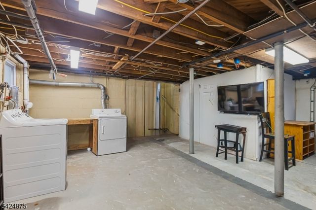636 Roosevelt St, Westfield Town, NJ 07090