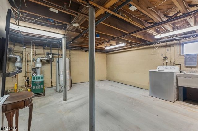 636 Roosevelt St, Westfield Town, NJ 07090