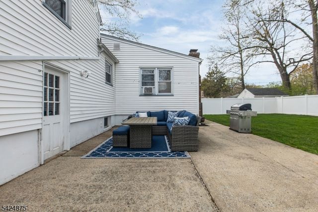636 Roosevelt St, Westfield Town, NJ 07090