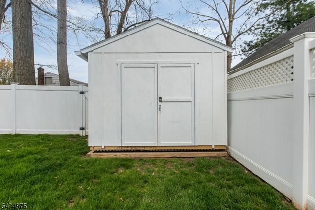 636 Roosevelt St, Westfield Town, NJ 07090