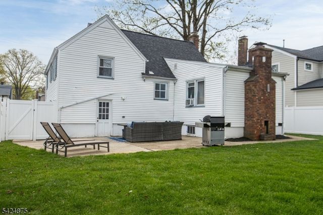 636 Roosevelt St, Westfield Town, NJ 07090