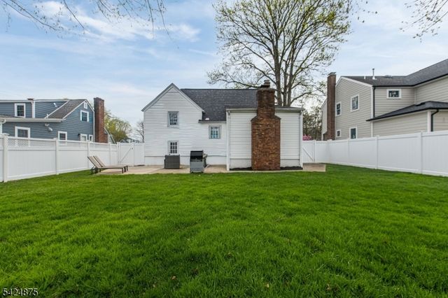 636 Roosevelt St, Westfield Town, NJ 07090