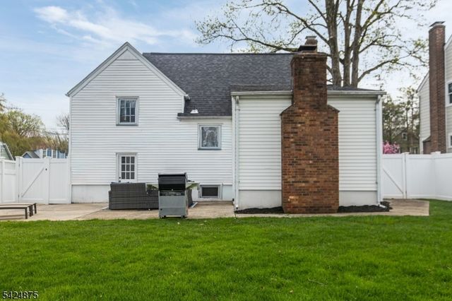 636 Roosevelt St, Westfield Town, NJ 07090
