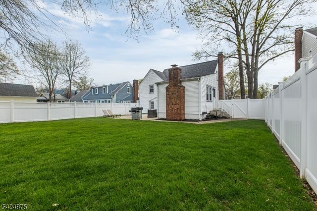 636 Roosevelt St, Westfield Town, NJ 07090