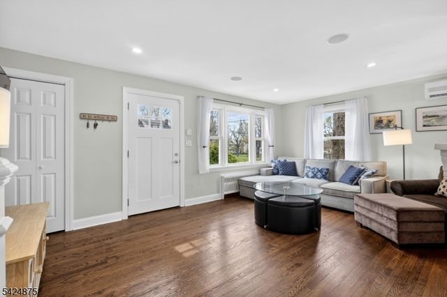 636 Roosevelt St, Westfield Town, NJ 07090