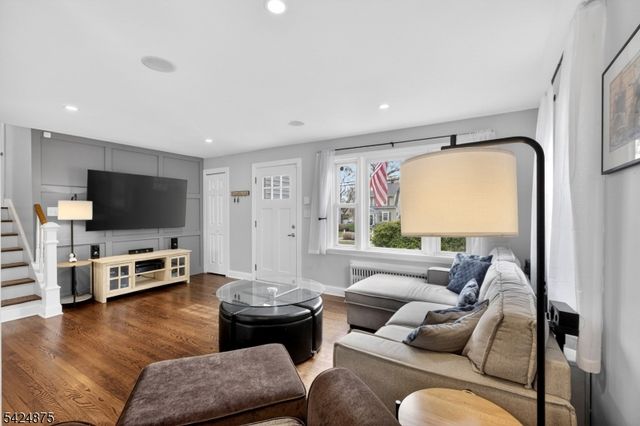 636 Roosevelt St, Westfield Town, NJ 07090
