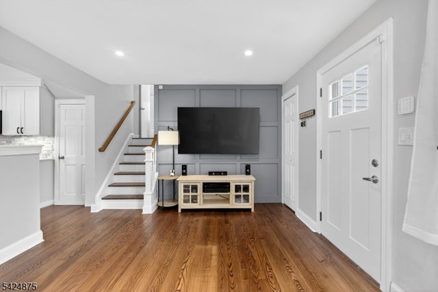 636 Roosevelt St, Westfield Town, NJ 07090