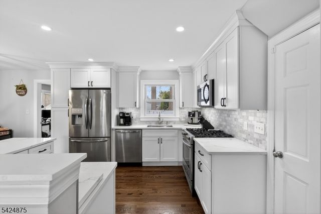 636 Roosevelt St, Westfield Town, NJ 07090