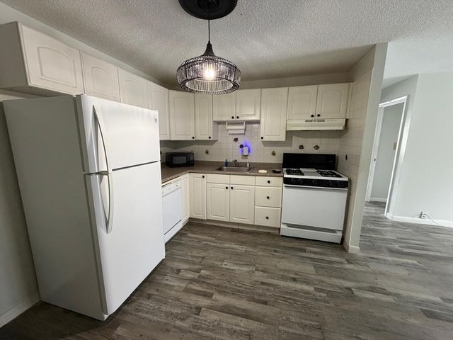 351 Pawtucket Blvd 29, Lowell, MA 01854