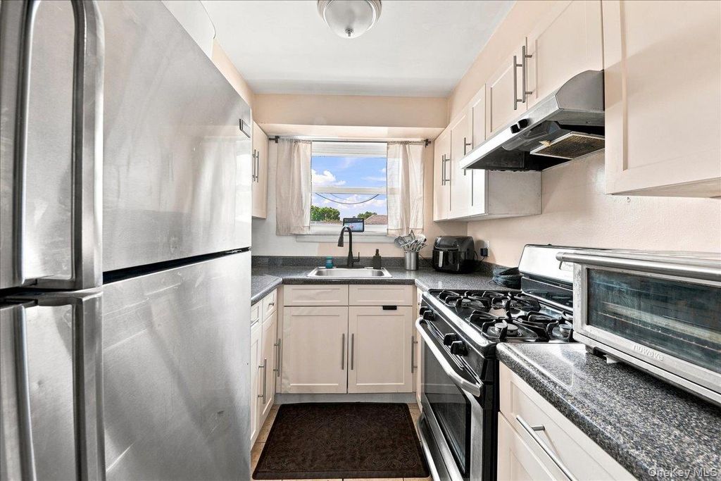841 Swinton Avenue, Bronx, NY 10465 — photo 5