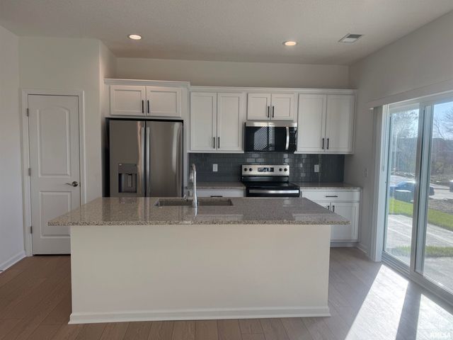 5894 BUTTERFIELD Drive, Bettendorf, IA 52722