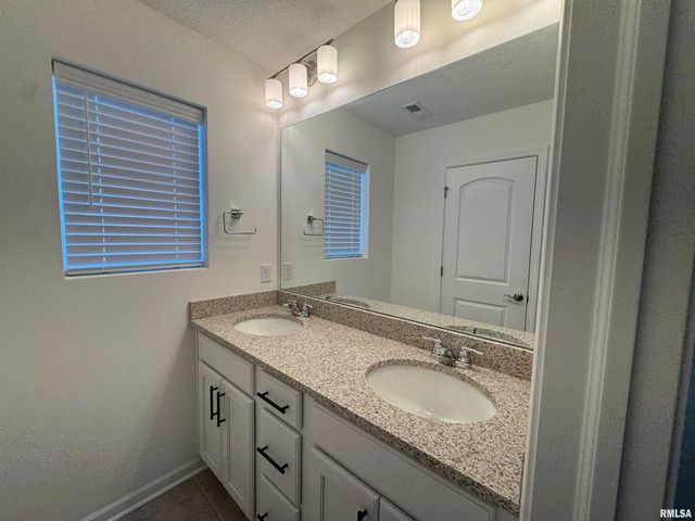 5894 BUTTERFIELD Drive, Bettendorf, IA 52722