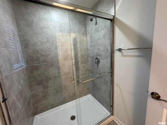 5894 BUTTERFIELD Drive, Bettendorf, IA 52722