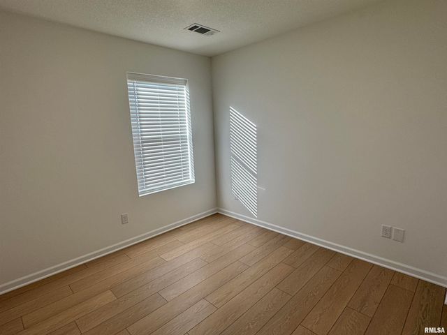 5894 BUTTERFIELD Drive, Bettendorf, IA 52722