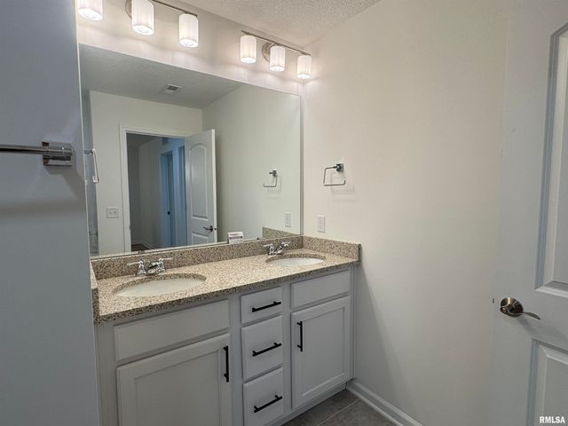 5894 BUTTERFIELD Drive, Bettendorf, IA 52722