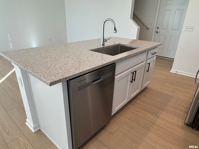 5894 BUTTERFIELD Drive, Bettendorf, IA 52722