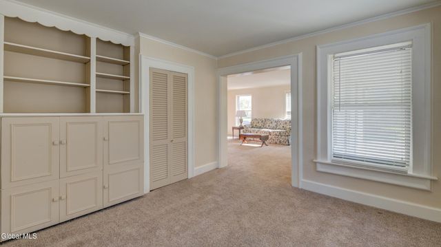 37 E 8th Avenue, Gloversville, NY 12078