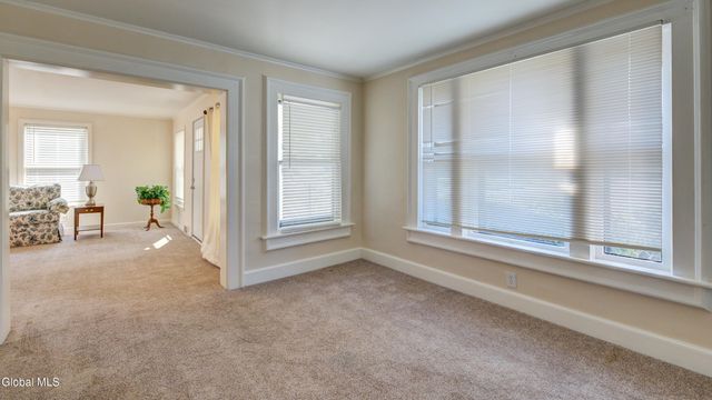 37 E 8th Avenue, Gloversville, NY 12078