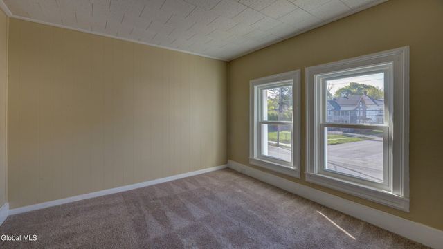 37 E 8th Avenue, Gloversville, NY 12078