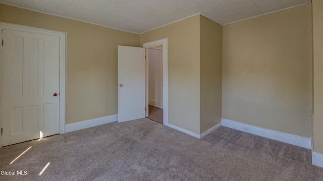37 E 8th Avenue, Gloversville, NY 12078