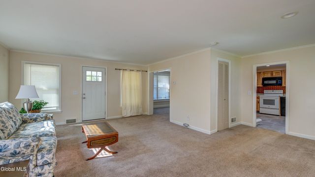 37 E 8th Avenue, Gloversville, NY 12078
