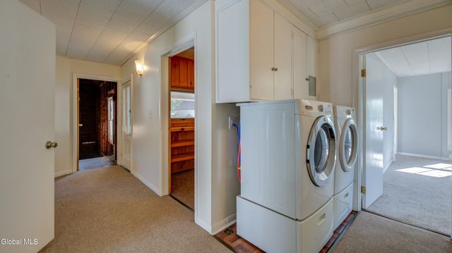37 E 8th Avenue, Gloversville, NY 12078
