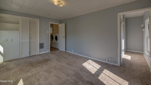37 E 8th Avenue, Gloversville, NY 12078