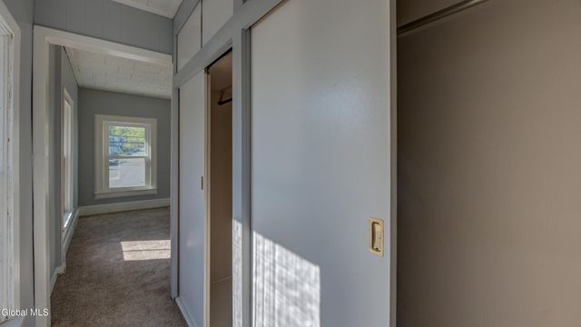 37 E 8th Avenue, Gloversville, NY 12078