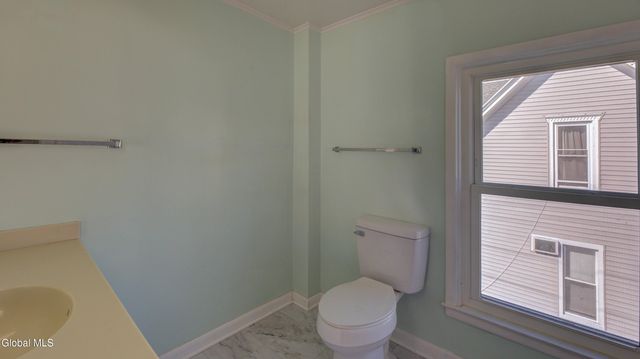 37 E 8th Avenue, Gloversville, NY 12078