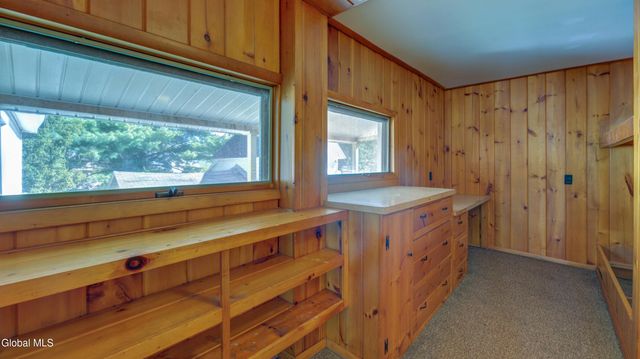 37 E 8th Avenue, Gloversville, NY 12078