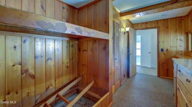 37 E 8th Avenue, Gloversville, NY 12078