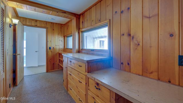 37 E 8th Avenue, Gloversville, NY 12078