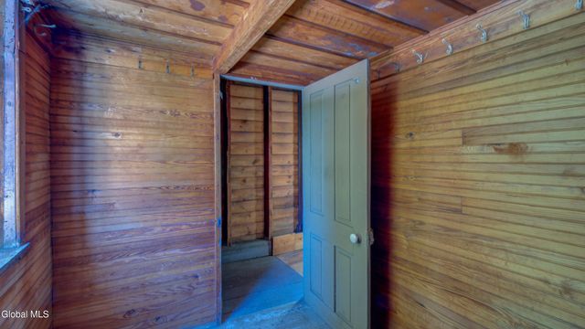 37 E 8th Avenue, Gloversville, NY 12078