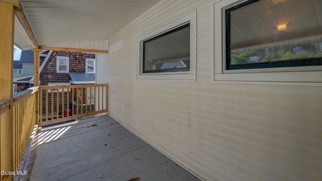 37 E 8th Avenue, Gloversville, NY 12078
