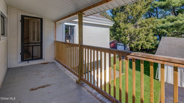 37 E 8th Avenue, Gloversville, NY 12078
