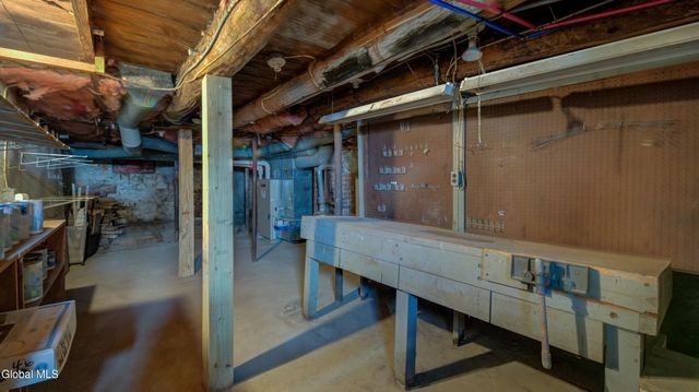 37 E 8th Avenue, Gloversville, NY 12078