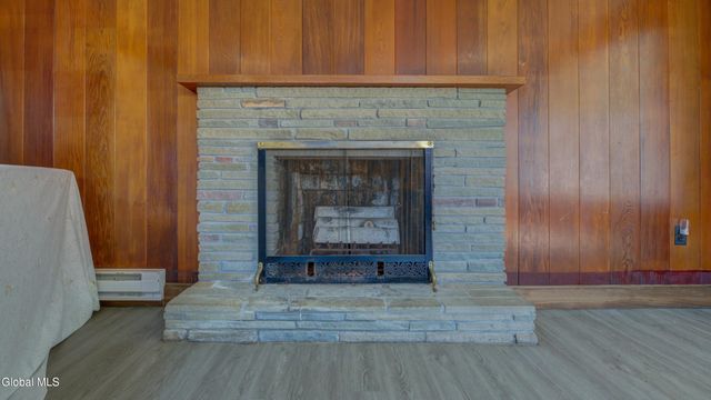 37 E 8th Avenue, Gloversville, NY 12078