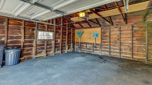 37 E 8th Avenue, Gloversville, NY 12078
